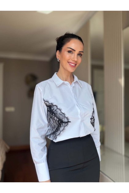 قميص أبيض مع خطوط سوداء دانتيل قطع
