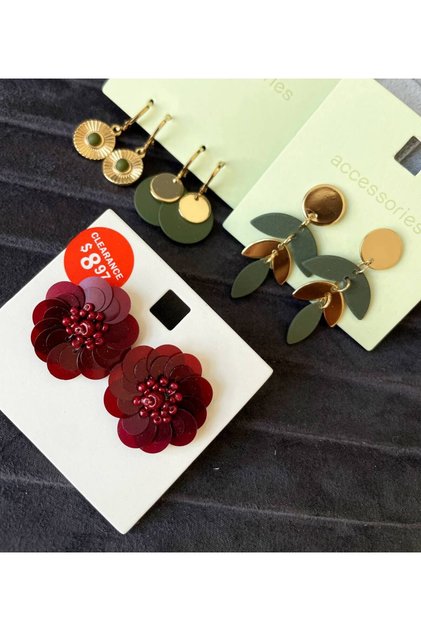 4 Pairs of Green and Fuchsia Colored Trendy Women's Earrings Sti Advantageous Package