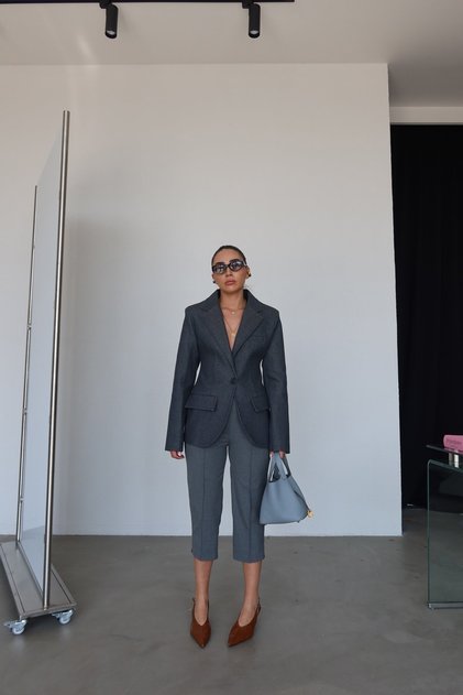 Front-Seamed Capri Pants