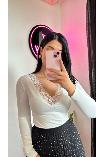 Kadın Dantelli Beyaz Çıtçıtlı Esnek Bluz