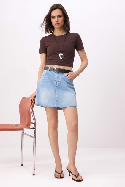 Premium Açık Mavi Özel Kumaş Kemerli Az Esnek Mini Denim Etek TWOSS26ET00097