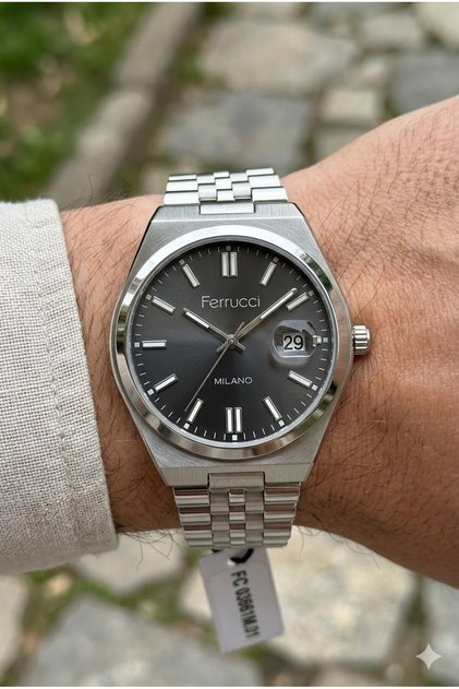 Modern Men's Wristwatch | 40mm Steel Case, Silver Metal Band, Black Dial