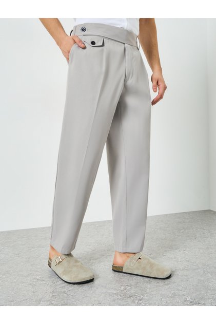 Men Grey Slant Pocket Pleated Straight Leg Pants