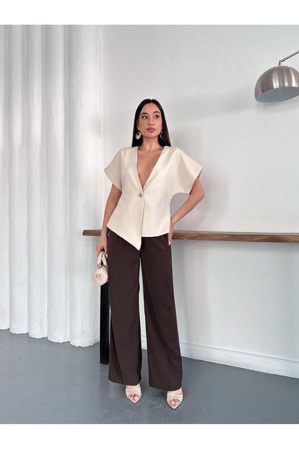 V-neck buttoned blouse