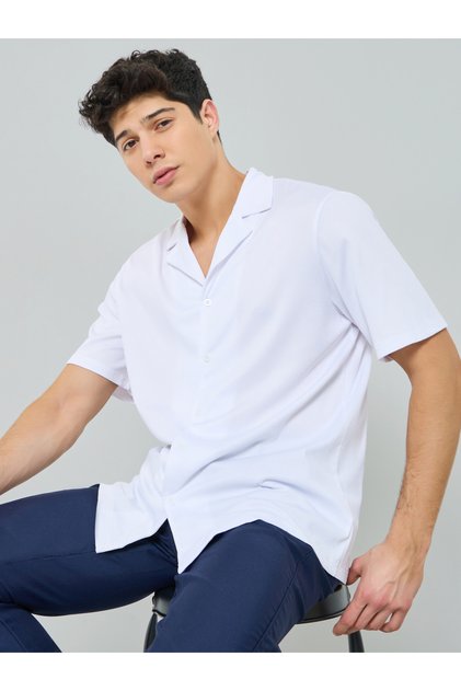 Men White Notched Collar Short Sleeve Shirt