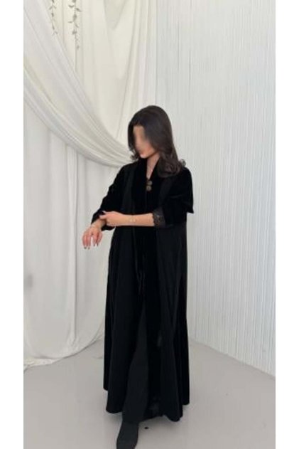 Lara Abaya مخمل ودانتيل