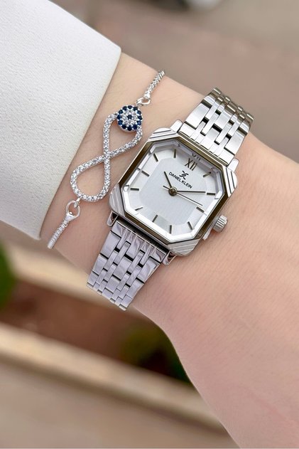 Metallic Color 2 Years Warranty 23 mm Square Women's Wristwatch and Bracelet
