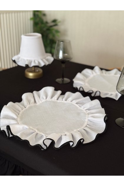 4-Piece White Shine Embroidered Ruffle Set Linen Supla / Placemat
