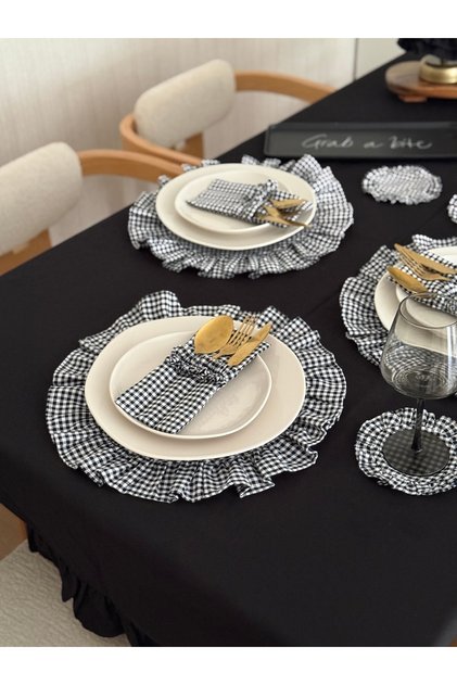 6-Piece Checkerboard Round Ruffled Linen Placemat / American Service