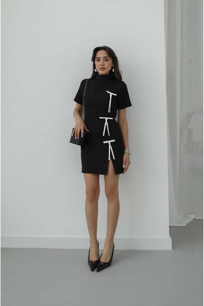 Schwarzes Minikleid mit Schleifendetail