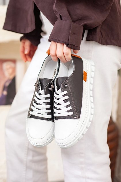 Women's Genuine Leather Extra Light Orthopedic Shoes