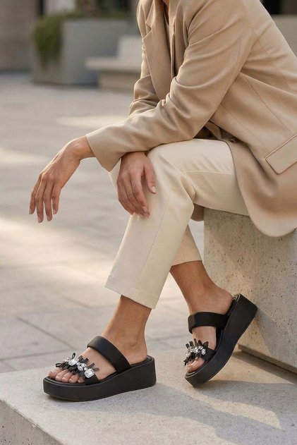Cecily Original Kri̇stebell Imported Special Series Stone-Detail Thick Sole Women's Slippers Black