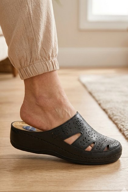 Black Women's Slippers