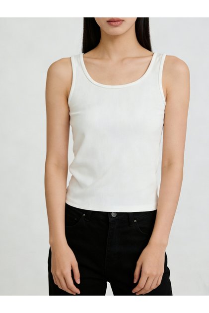 White Solid Round Neck Tank Top