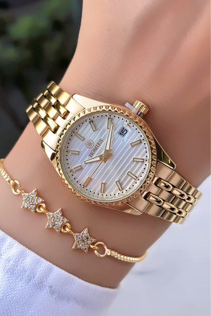 Women's Wristwatch - Adjustable Steel Band - Comes with a Bracelet Gift