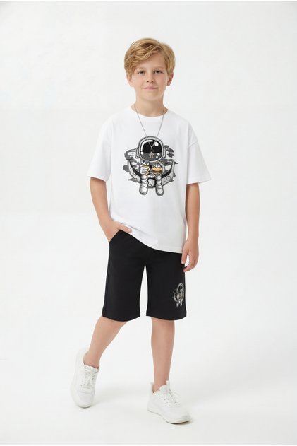 Round Neck T-Shirt and Capri Pants Astronaut Print Detailed Boys' Summer Set