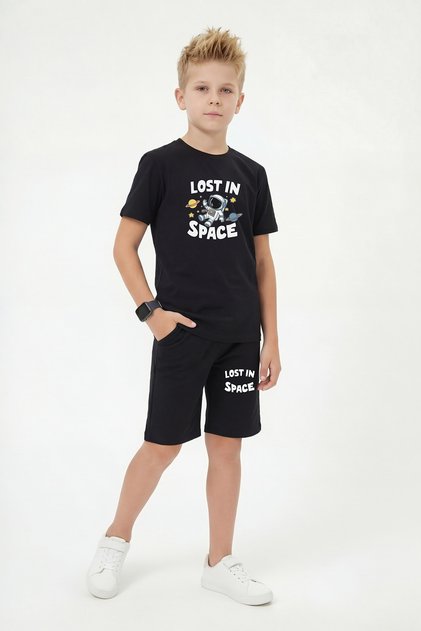 Round Neck T-Shirt and Colorful Capri Pants with Print Detail for Boys