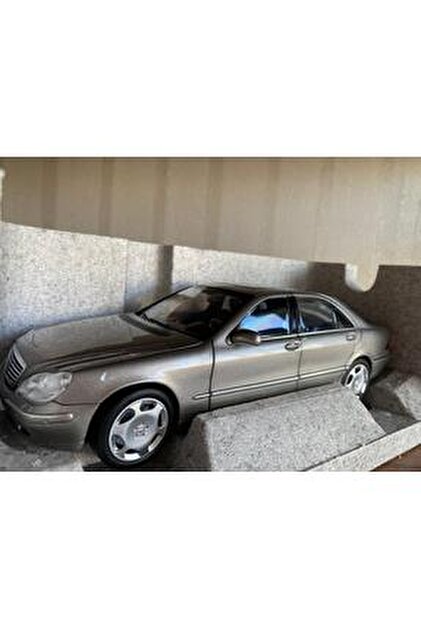 Modellauto Mercedes 230 E 1990 dunkelgrün metallic 1:18 Norev bei , 97,50