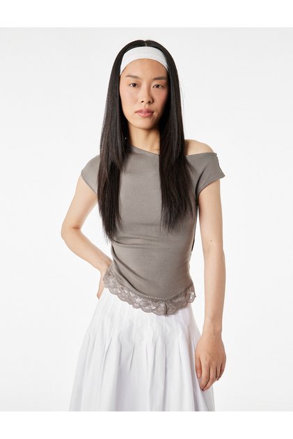Lace Detailed Short Sleeve Asymmetrical Collar Draped Off-Shoulder T-Shirt