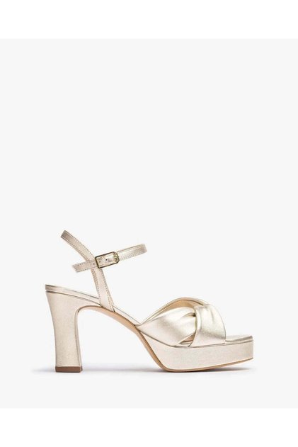 SANDAL WITH WIDE CROSSOVER STRAPS
