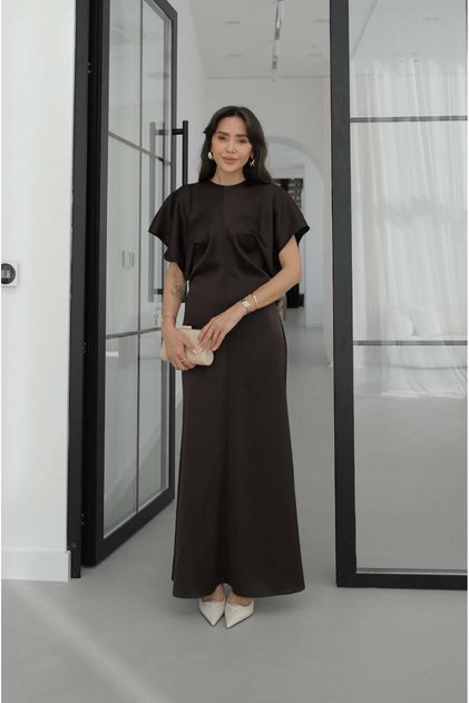 Bitterbraunes Batwing-Satinkleid