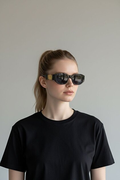 Black Color Premium Sunglasses with Uv-400 Feature