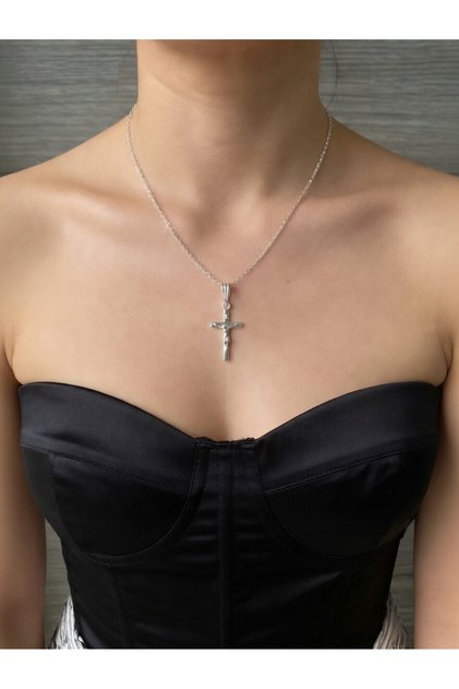 Haç Figürlü Unısex Kolye "2,5 Cm Boyundadır"