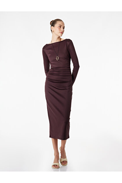 Rochie creion cu mânecă lungă, croială slim, decolteu rotund, cu detaliu drapat