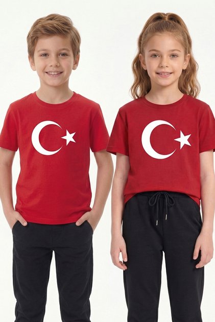 Tekli Erkek/Kız Çocuk Ay Yıldız Türk Bayrağı Baskılı Tişört(BİR BEDEN BÜYÜK ALINMASI TAVSİYE EDİLİR)