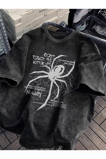 تي شيرت كاجوال باللون الرمادي الفحمي - مجموعة Urban Collection ذات مظهر كلاسيكي مريح