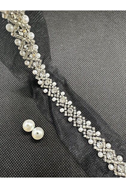 كلف لولو (Pearl Trims) بتصميم هندسي راقٍ