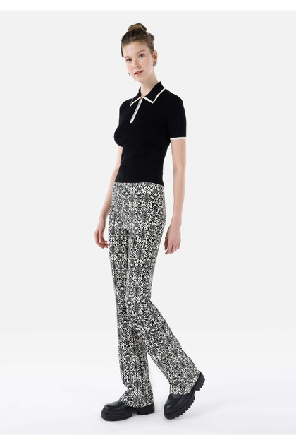 Slim fit mid-waist printed women's black tracksuit bottoms