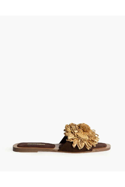 SLIPPER WITH FLOWER DETAIL