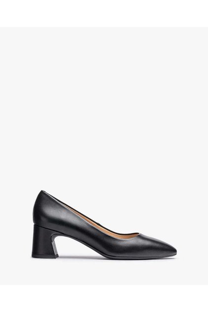SQUARE TOE PUMP IN BLACK