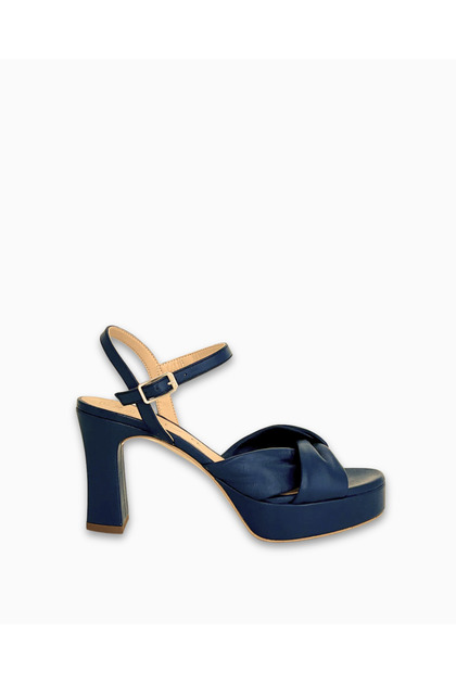 SANDAL WITH WIDE CROSSOVER STRAPS