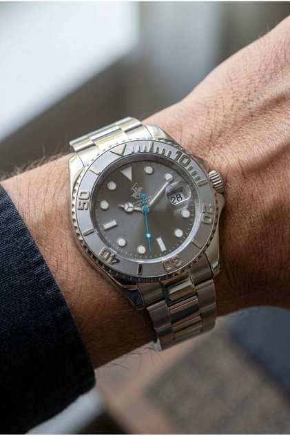 Silver Men's Wristwatch |   40.5mm Steel Case, Silver Steel Band, Gray Dial