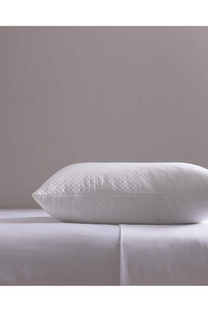 وسادة مقاومة للسوائل من MEKA HOME Elicia - باللون الأبيض