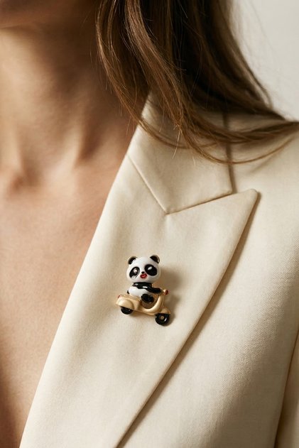 Motosikletli Eğlenceli Panda Model Gold Broş