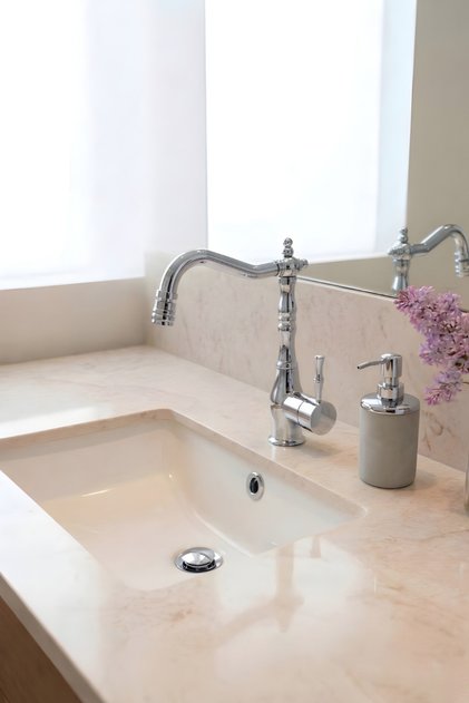 Retro Bathroom Sink Faucet Rustic Design- Antique Washbasin Fixture with Movable Head - Bright Chrome