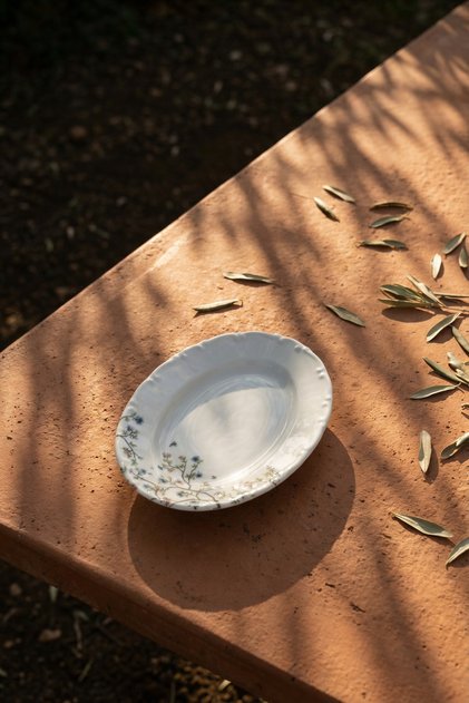 Silent Bloom Porcelain Kayık Plate - 20 cm