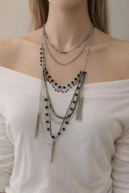 Multi-Layered Chain Necklace with Black Stone Detail – Modern Women's Necklace with Long Pendant, Bohemian and Stylish Design