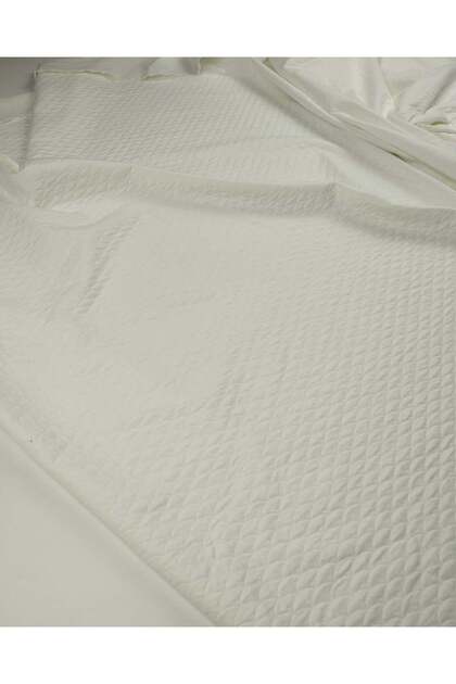 Knitted Fabric in Ecru Color 180X105Cm