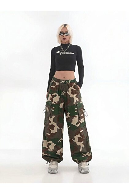 Pantaloni largi unisex din țesătură cu buzunare cargo și detalii camuflaj