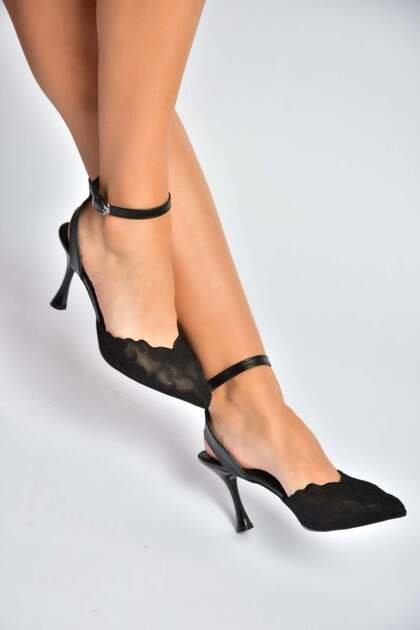 Fox Shoes Y752044206 Siyah Dantelli İnce Topuklu Kadın Ayakkabı