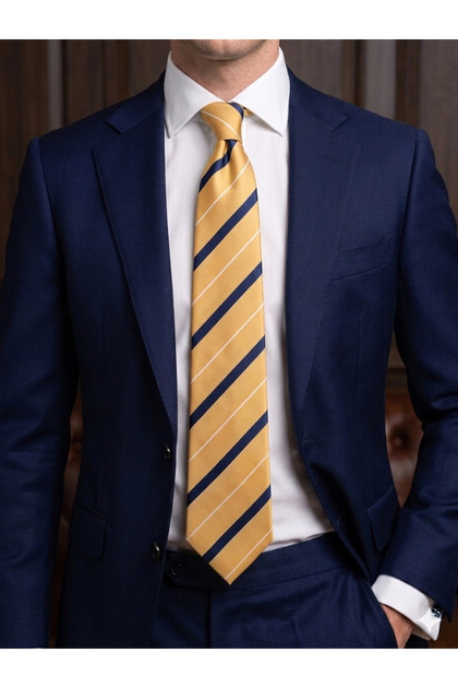 8 Centimeter Classic Tie with Orange Patterned Handkerchief
