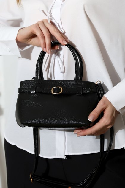 Black Women's Hand and Shoulder Bag with Gold Buckle, Stylish Design, Suitable for Daily Use