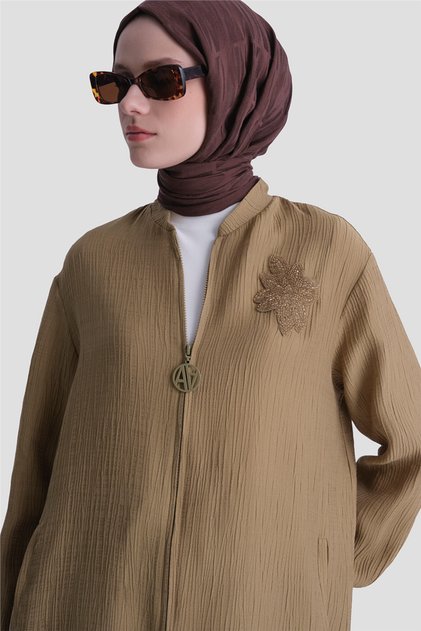 غطاء مزين بالزهور باللون الأخضر الزيتي