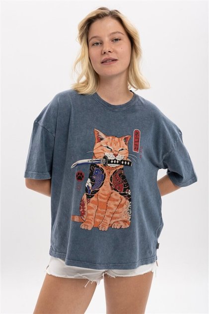 Kadın Katanalı Kedi Baskılı Bisiklet Yaka Oversize %100 Pamuk Tişört
