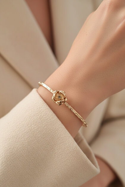 Gold Color Birth Month Flower Bracelet with Forged Clasp (August)
