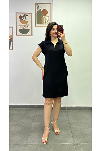 Rochie din țesătură modală cu guler polo, cusături și detalii de buzunar în față